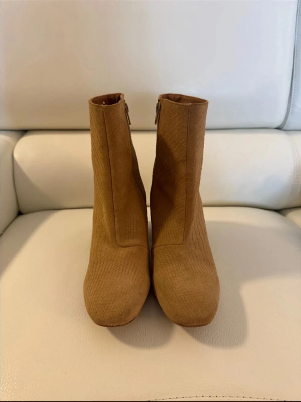 FREE PEOPLE WOMEN’S TAN SUEDE BLOCK HEEL ANKLE BOOTS